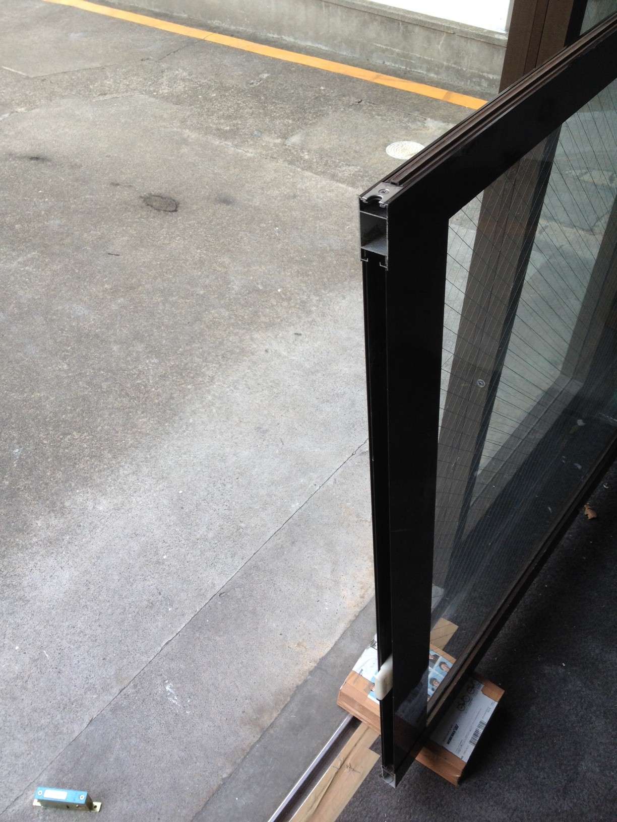 浜松市西区　自動ドア鍵修理