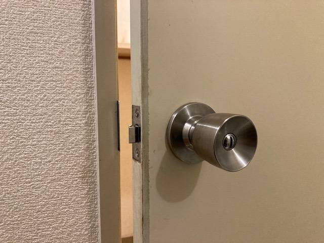 ボタン式トイレ錠　鍵開かない