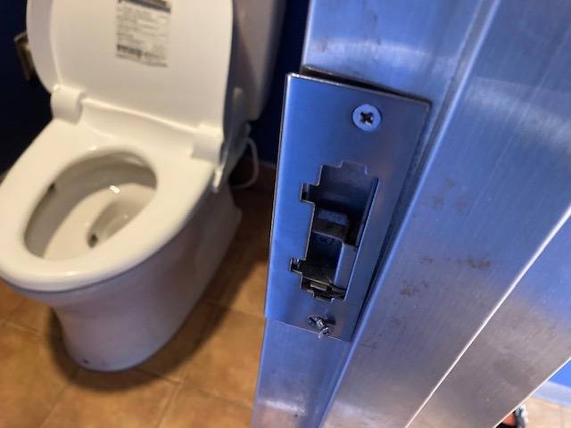 トイレ鍵壊れ　交換